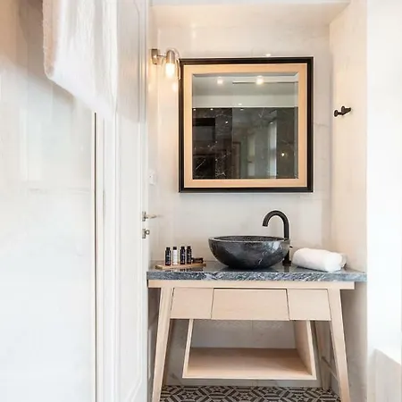 Alexandra's Lighthouse View *