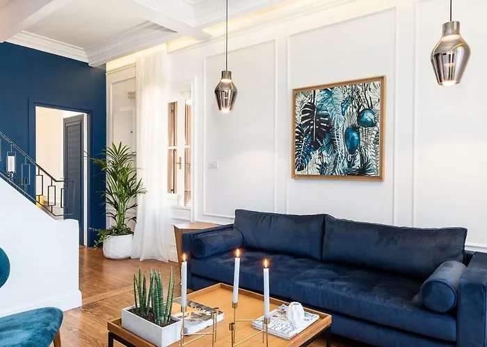 Alexandra's Lighthouse View *