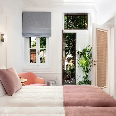 Alexandra's Lighthouse View ハニア