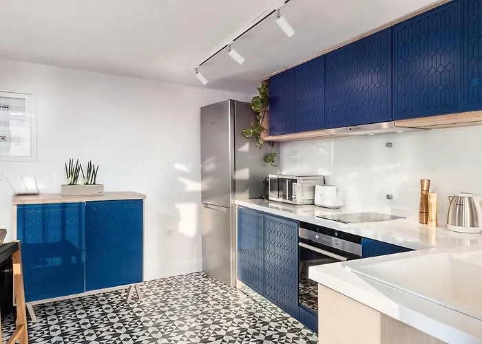 Alexandra's Lighthouse View *