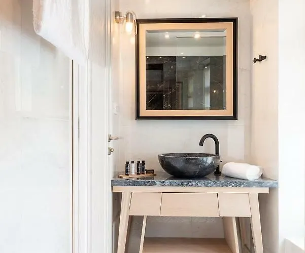 Alexandra's Lighthouse View *